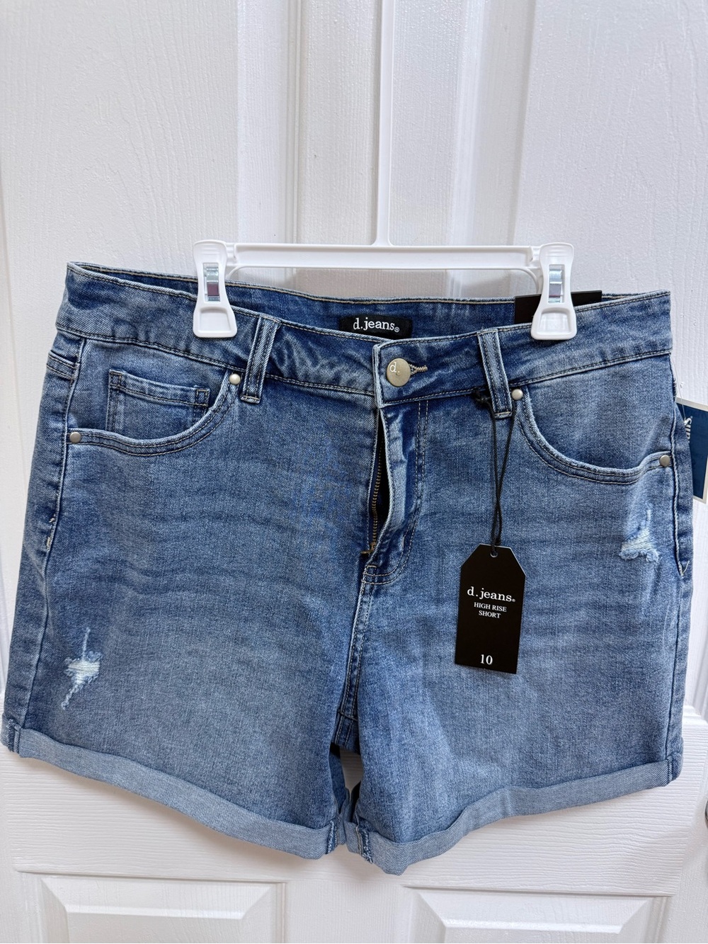NWT d. jeans Women's Distressed High Rise Denim Shorts in Blue, Size 10